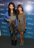 /album/photogallery/bella-thorne-zendaya-coleman-d23-expo-2011-sfbzytsymvxl-kopie-kopie-jpg/